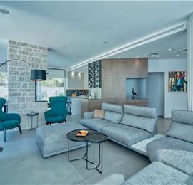 6 bedroom villa with pool and roof terrace, Sveti Stefan, sleeps 12